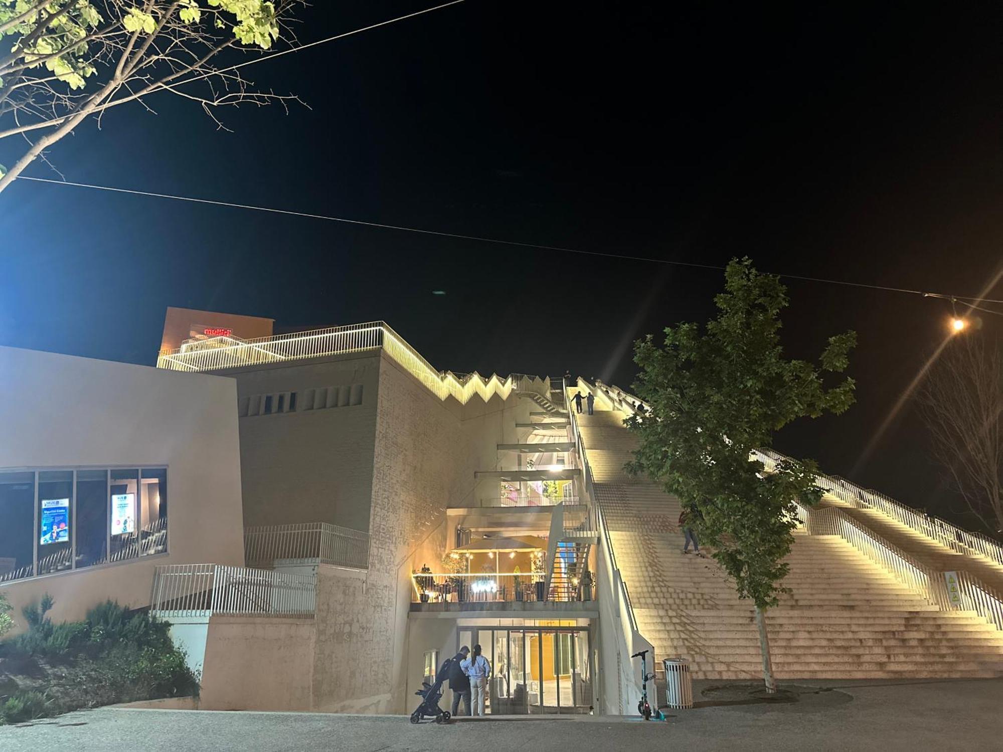 Vila-amo Center *